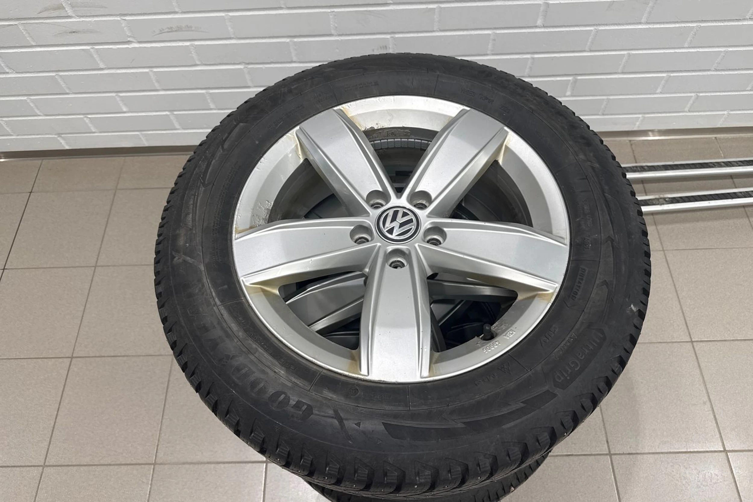 Ruskea (beige) Volkswagen Tiguan 2017 kuva 10.