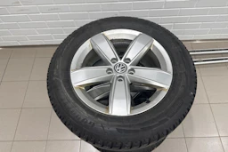 Ruskea (beige) Volkswagen Tiguan 2017 kuva 10.