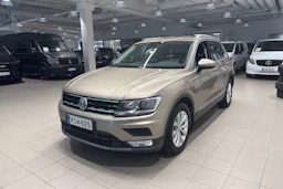 Ruskea (beige) Volkswagen Tiguan 2017 kuva 11.