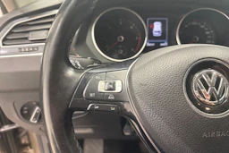 Ruskea (beige) Volkswagen Tiguan 2017 kuva 14.