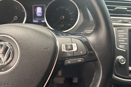 Ruskea (beige) Volkswagen Tiguan 2017 kuva 15.