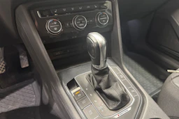 Ruskea (beige) Volkswagen Tiguan 2017 kuva 17.