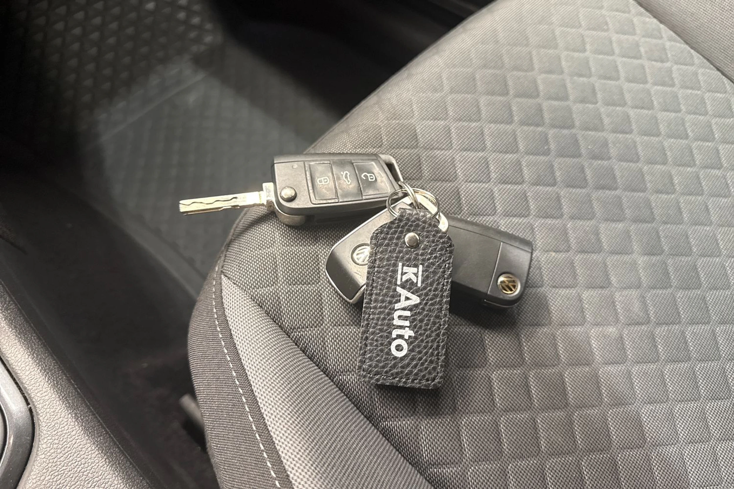 Ruskea (beige) Volkswagen Tiguan 2017 kuva 18.