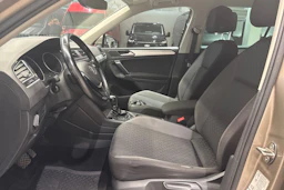 Ruskea (beige) Volkswagen Tiguan 2017 kuva 20.