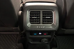 ruskea (beige) Volkswagen Tiguan 2017 kuva 14.