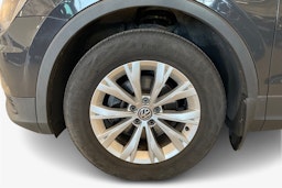 harmaa Volkswagen Tiguan 2017 kuva 11.