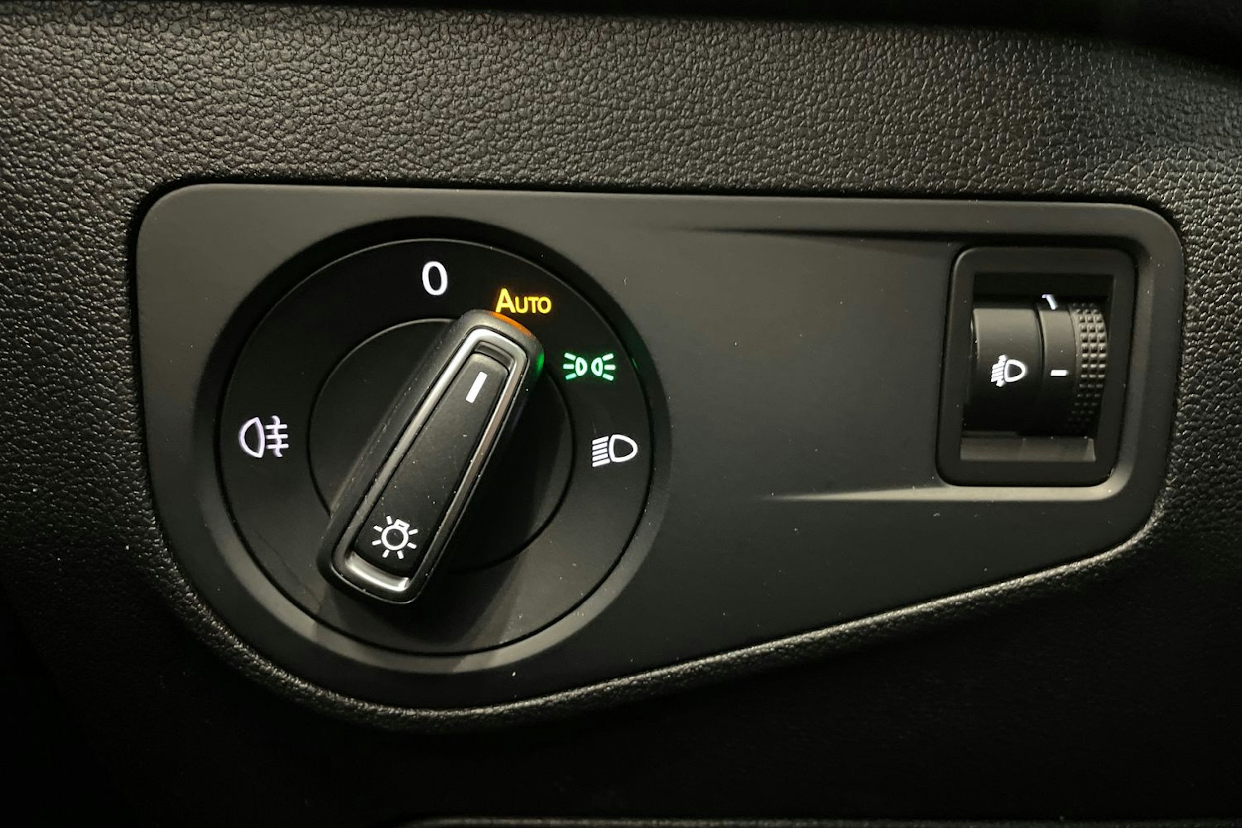 harmaa Volkswagen Tiguan 2017 kuva 19.