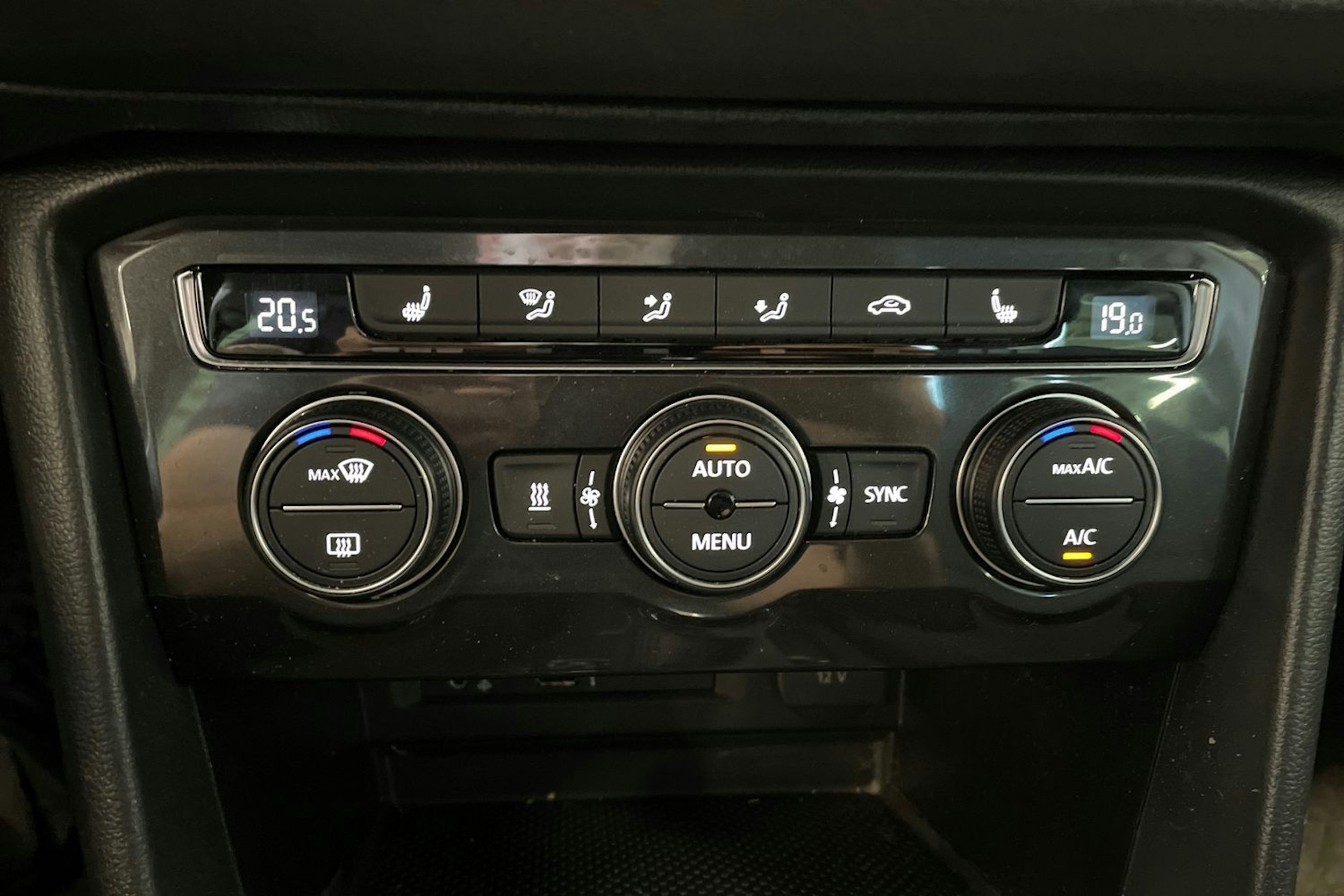 harmaa Volkswagen Tiguan 2017 kuva 28.