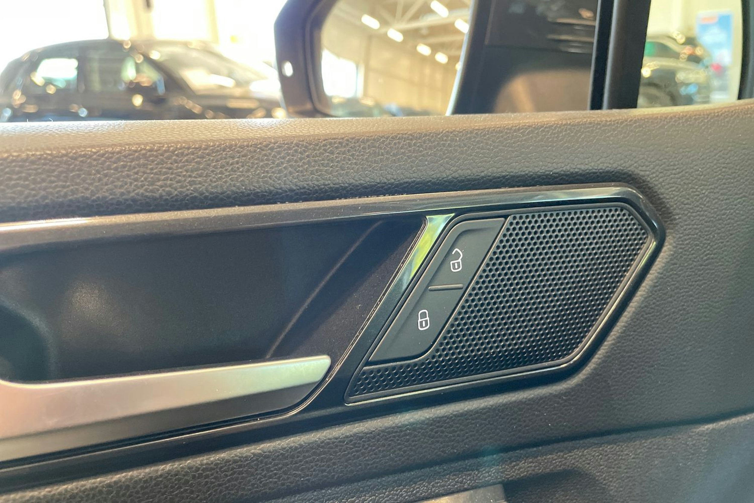 harmaa Volkswagen Tiguan 2017 kuva 33.