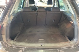 harmaa Volkswagen Tiguan 2017 kuva 35.
