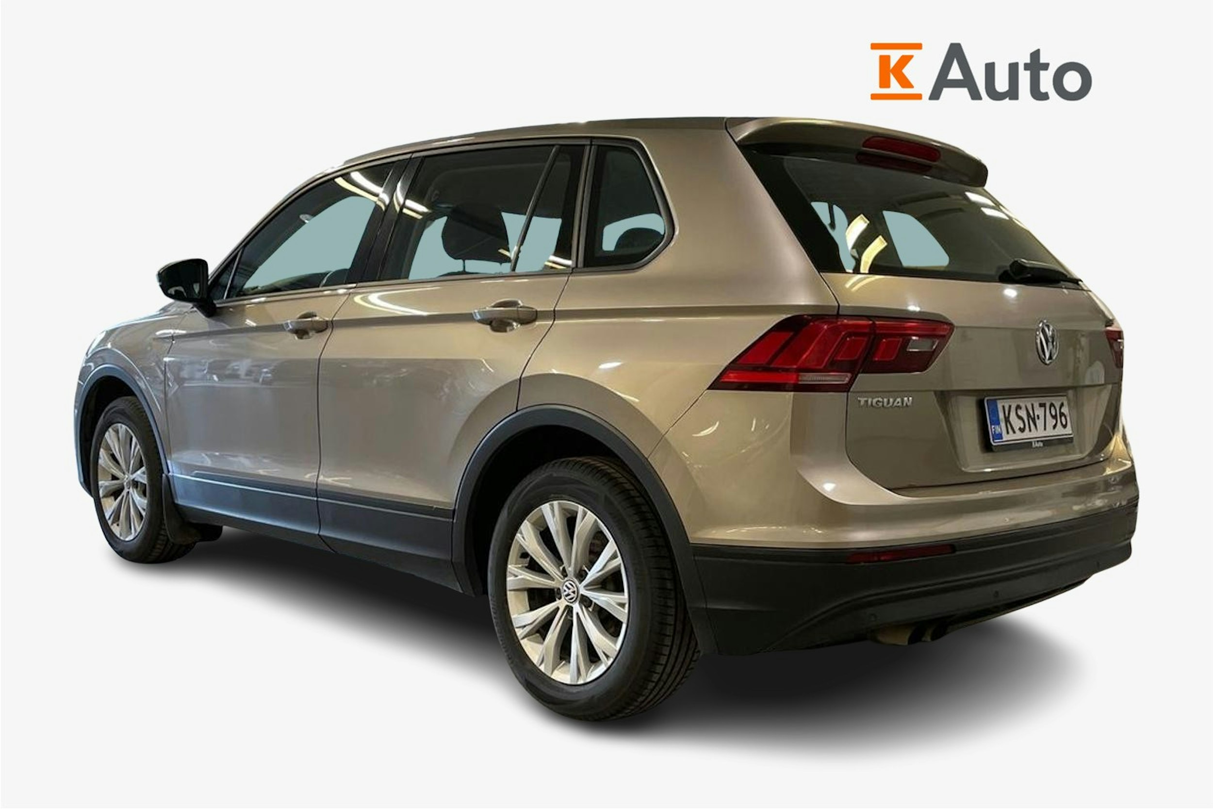 Ruskea (beige) Volkswagen Tiguan 2017 kuva 2.