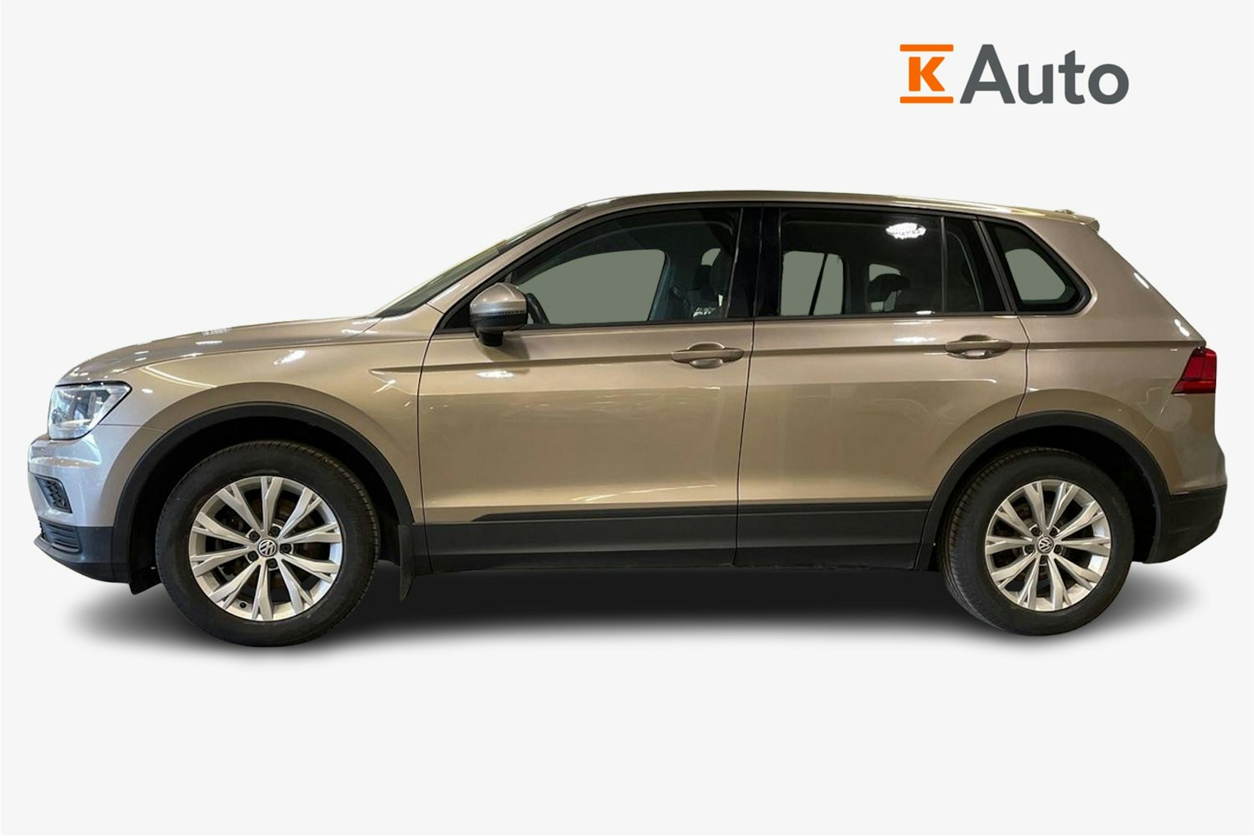 Ruskea (beige) Volkswagen Tiguan 2017 kuva 6.