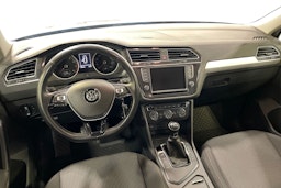 Ruskea (beige) Volkswagen Tiguan 2017 kuva 9.