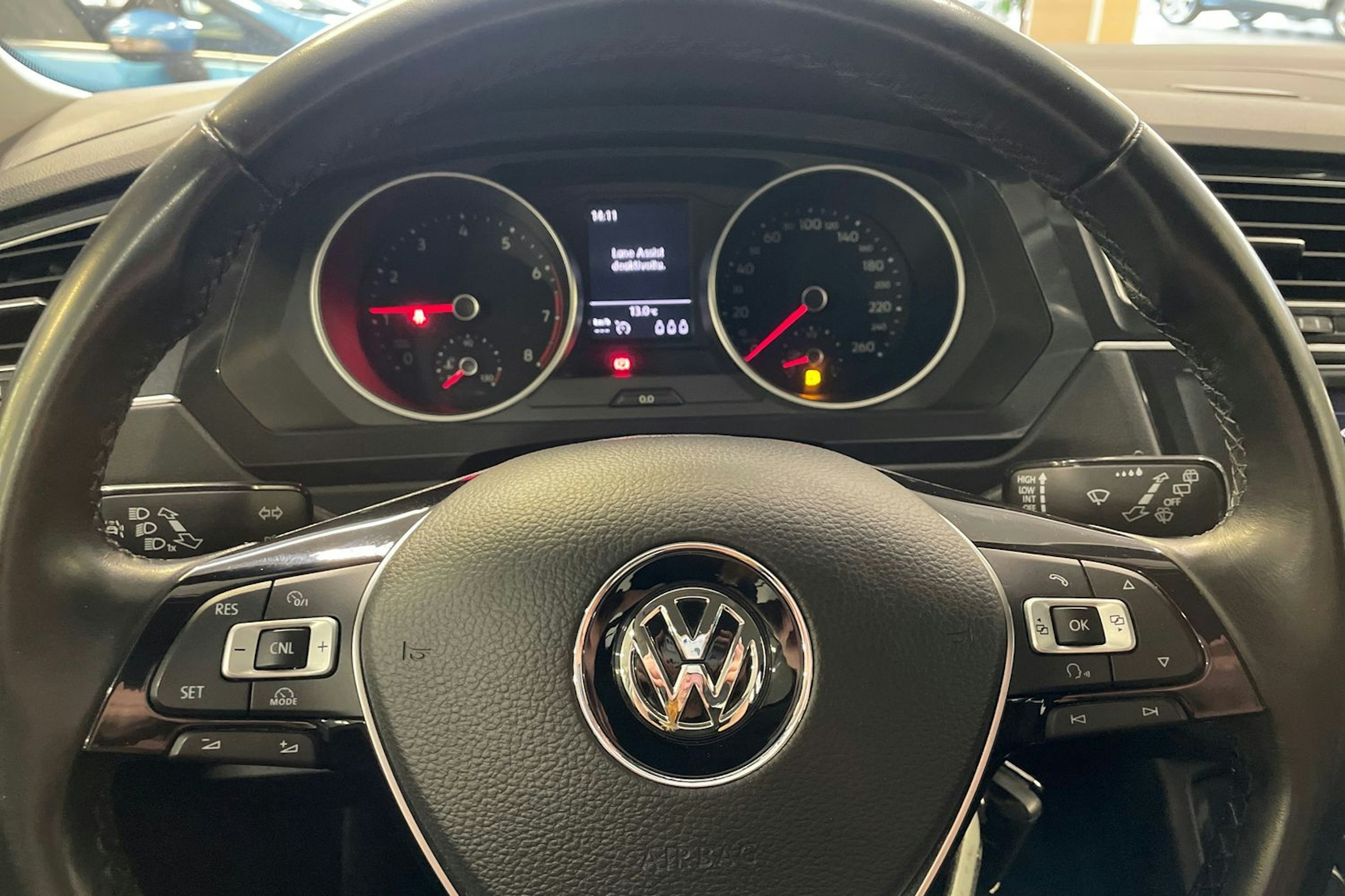 Ruskea (beige) Volkswagen Tiguan 2017 kuva 15.