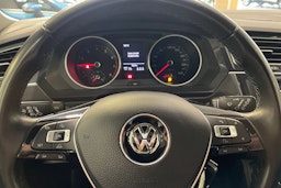 Ruskea (beige) Volkswagen Tiguan 2017 kuva 15.