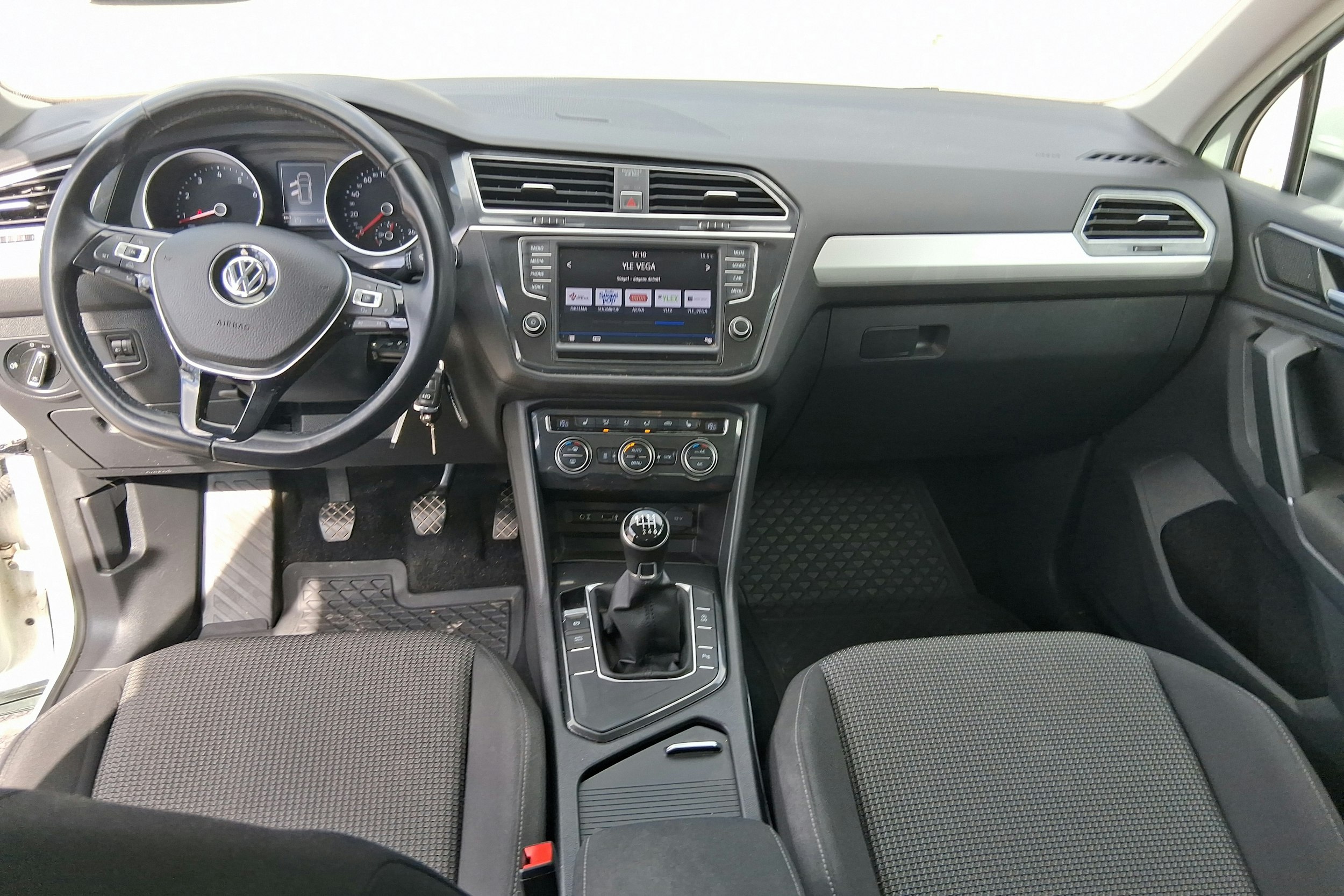 valkoinen Volkswagen Tiguan 2017 kuva 7.