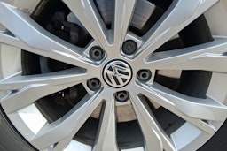 valkoinen Volkswagen Tiguan 2017 kuva 9.