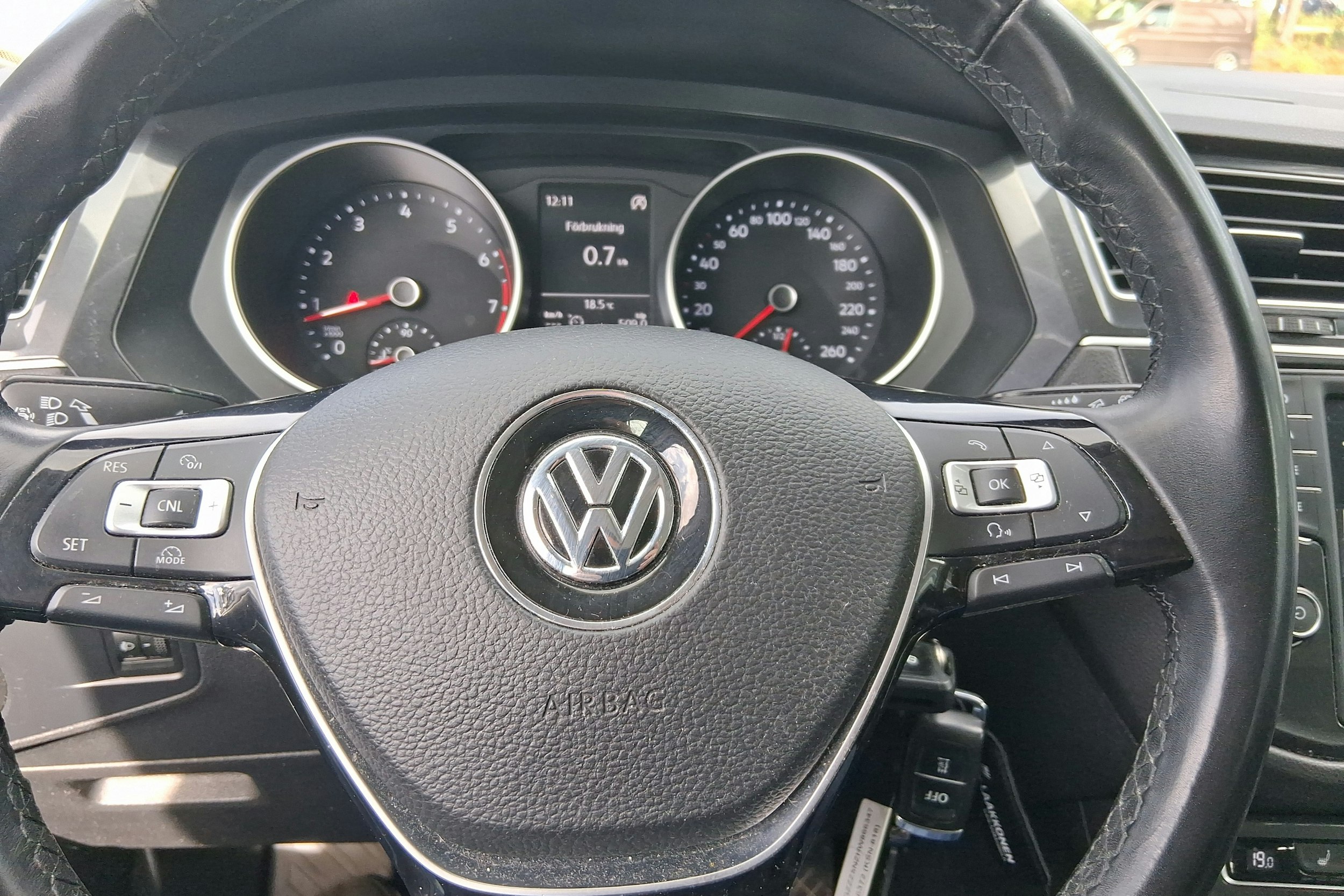 valkoinen Volkswagen Tiguan 2017 kuva 12.