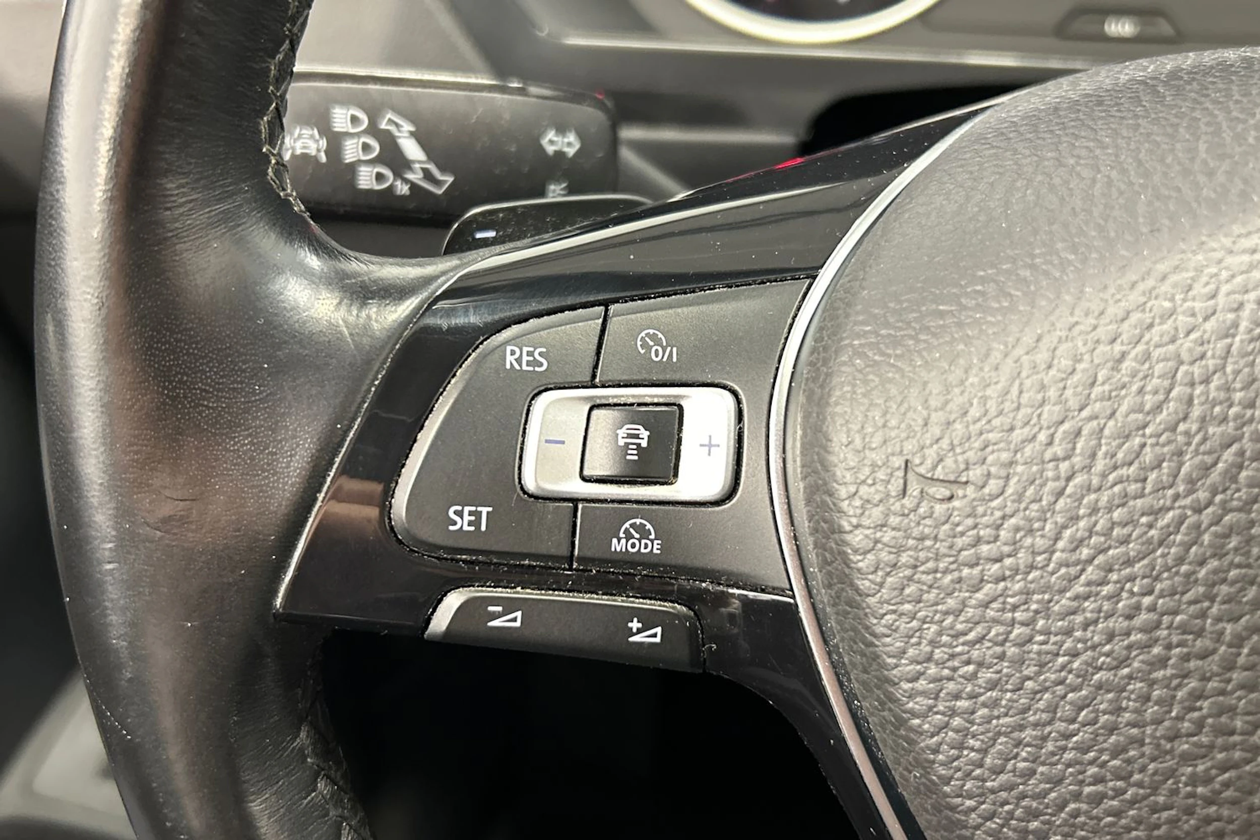 harmaa Volkswagen Tiguan 2017 kuva 19.