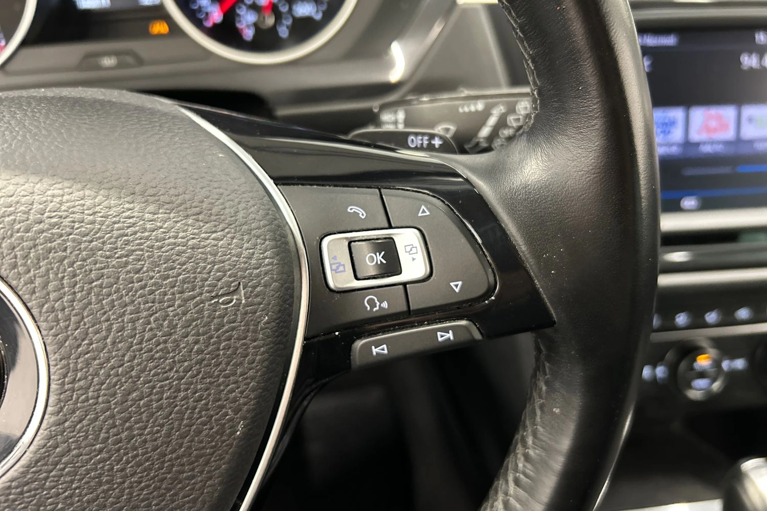 harmaa Volkswagen Tiguan 2017 kuva 20.