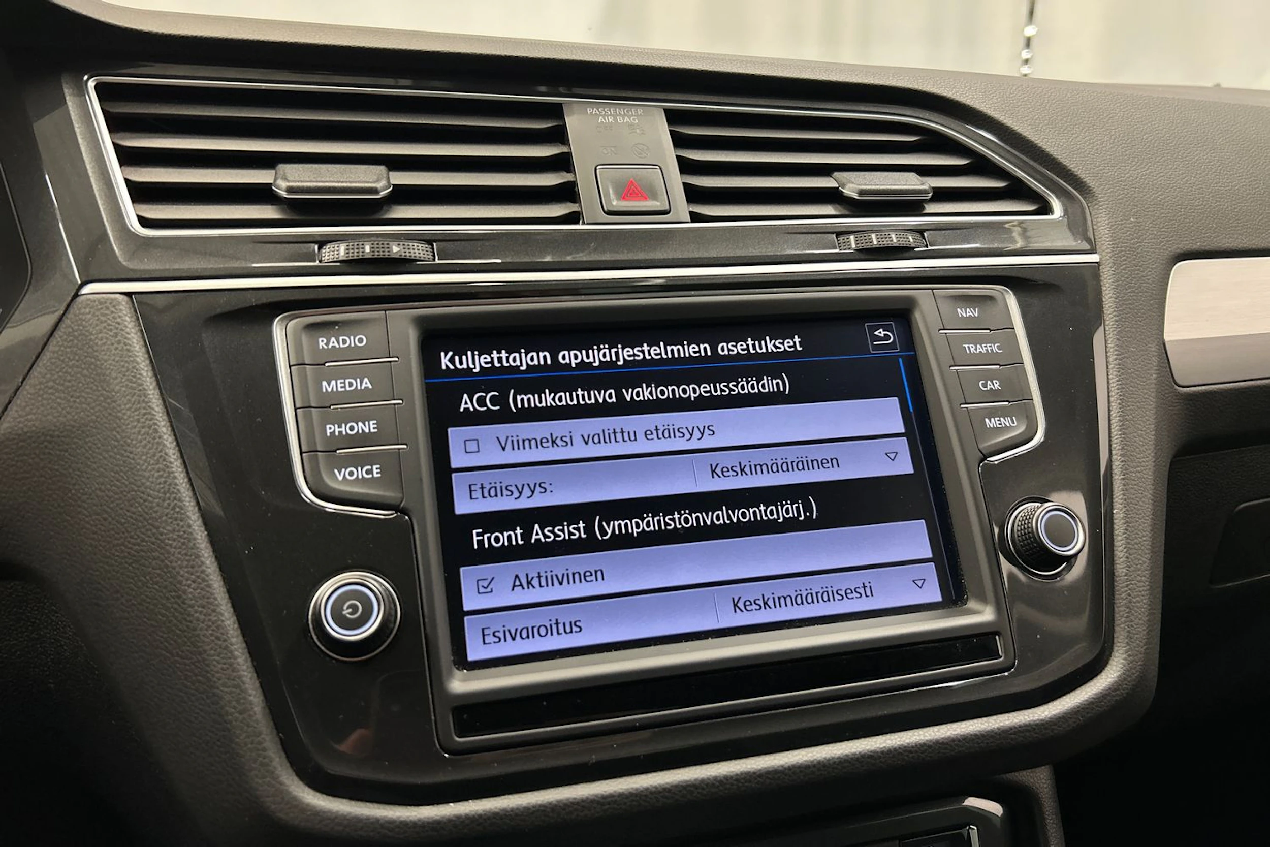 harmaa Volkswagen Tiguan 2017 kuva 21.
