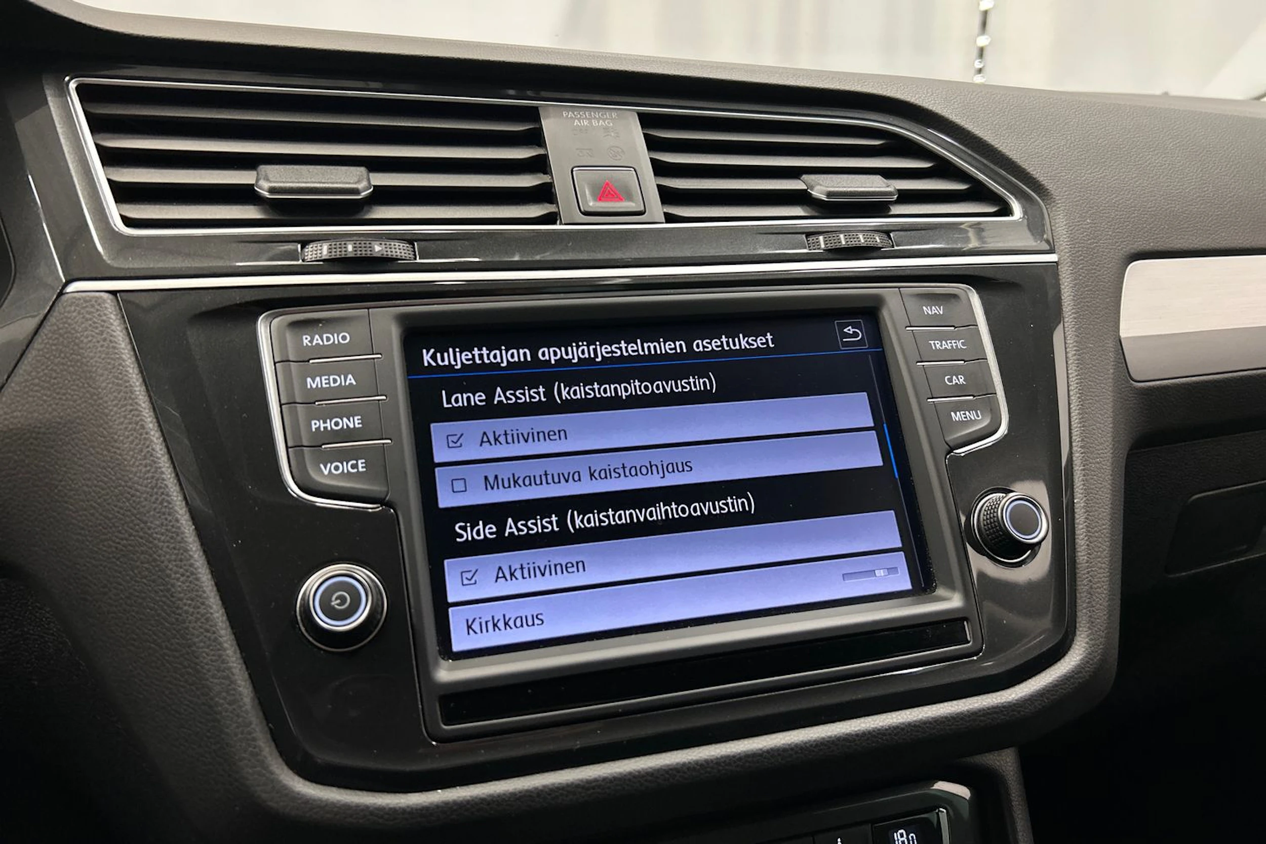 harmaa Volkswagen Tiguan 2017 kuva 22.