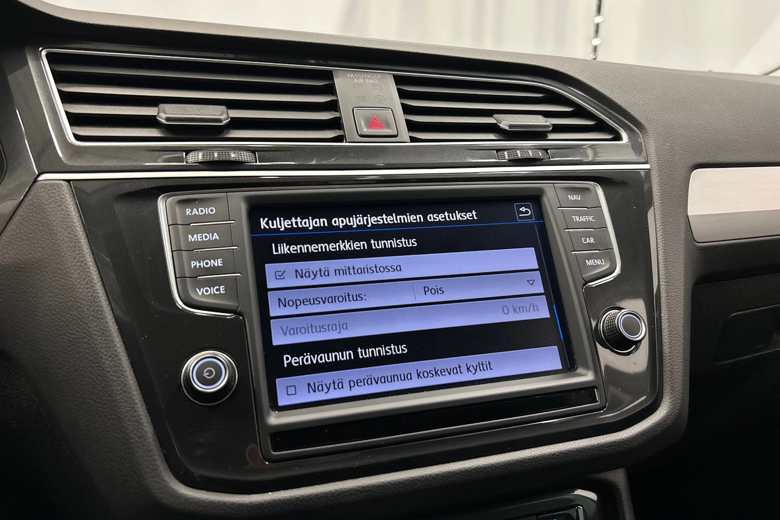harmaa Volkswagen Tiguan 2017 kuva 23.