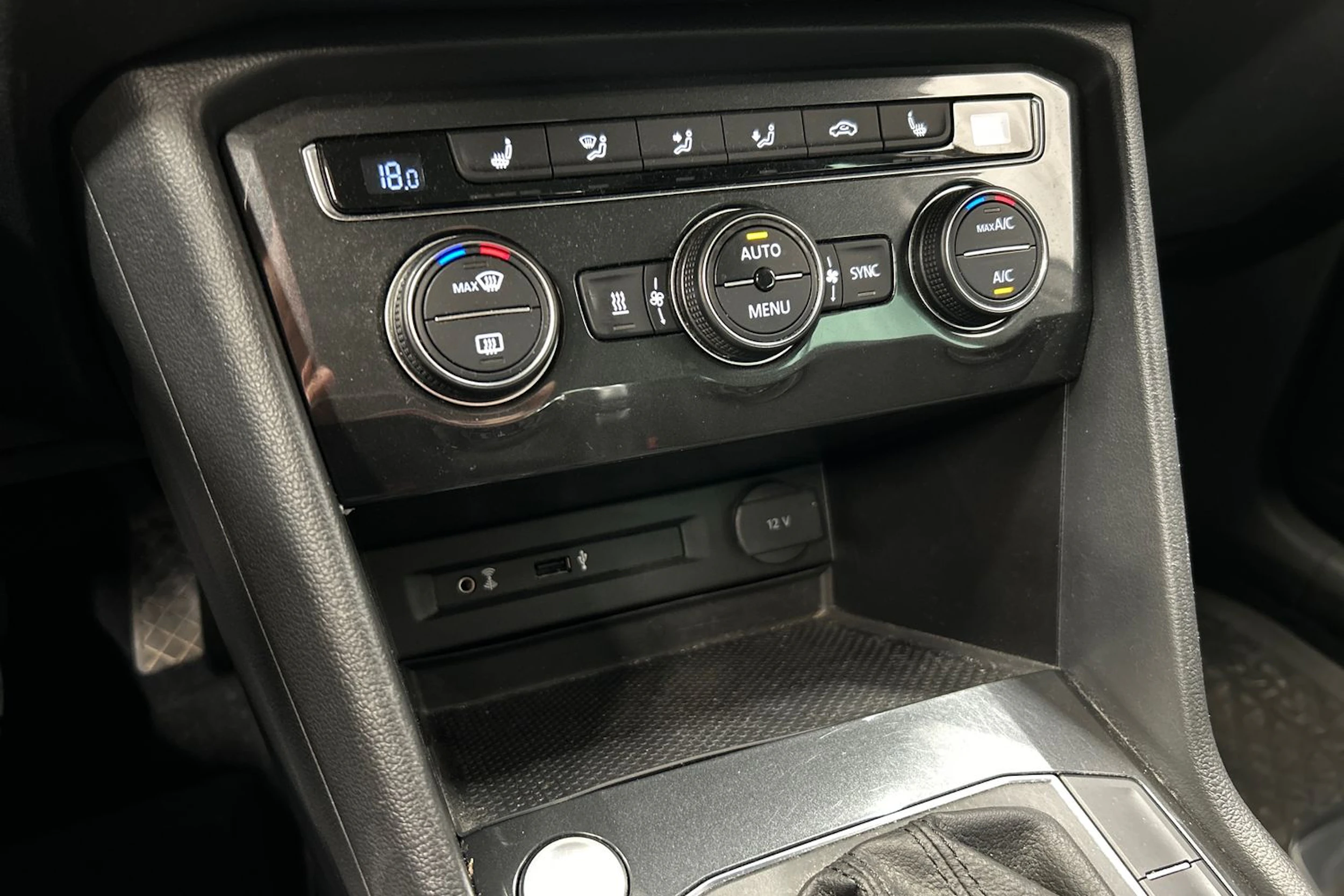 harmaa Volkswagen Tiguan 2017 kuva 28.