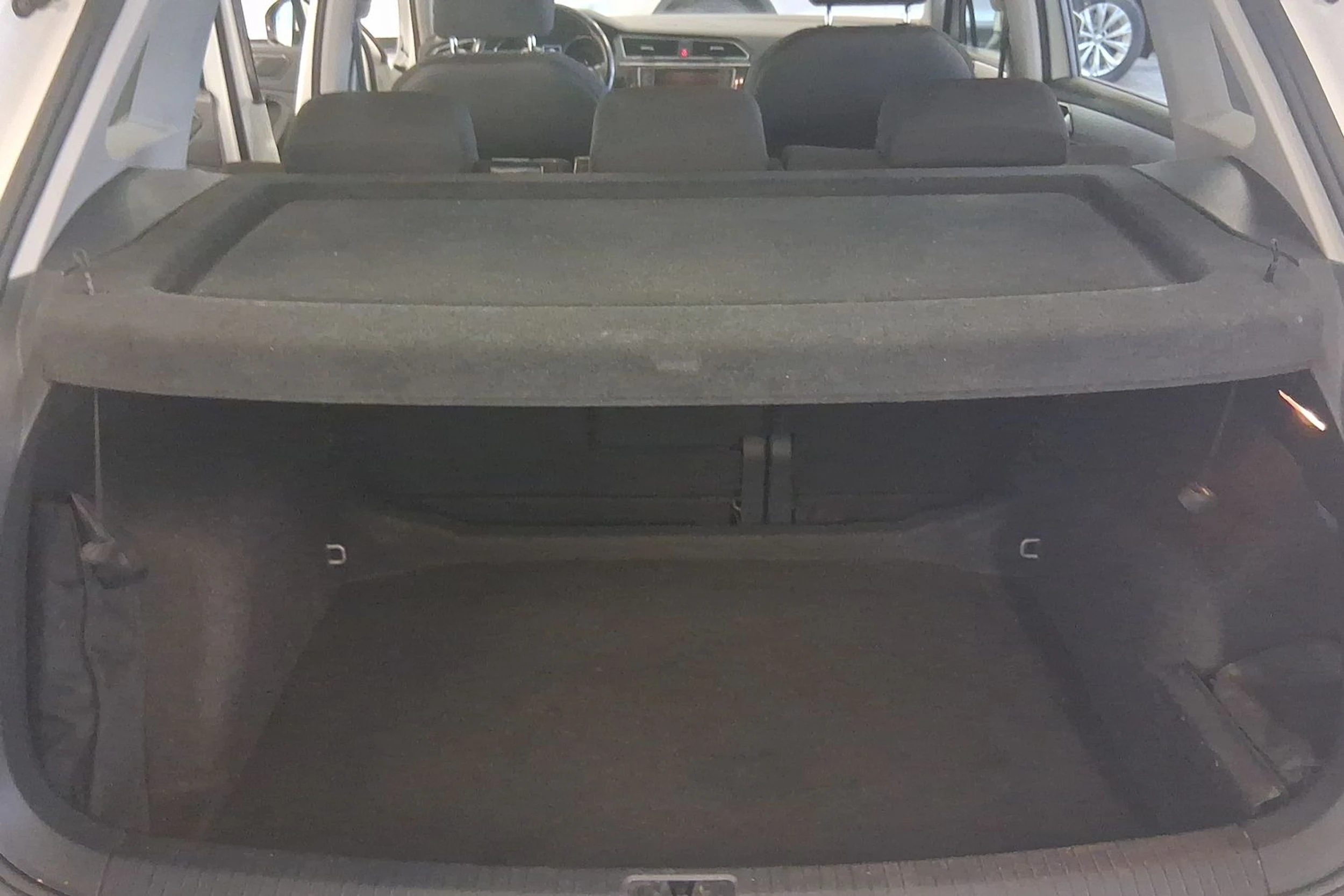 valkoinen Volkswagen Tiguan 2017 kuva 13.