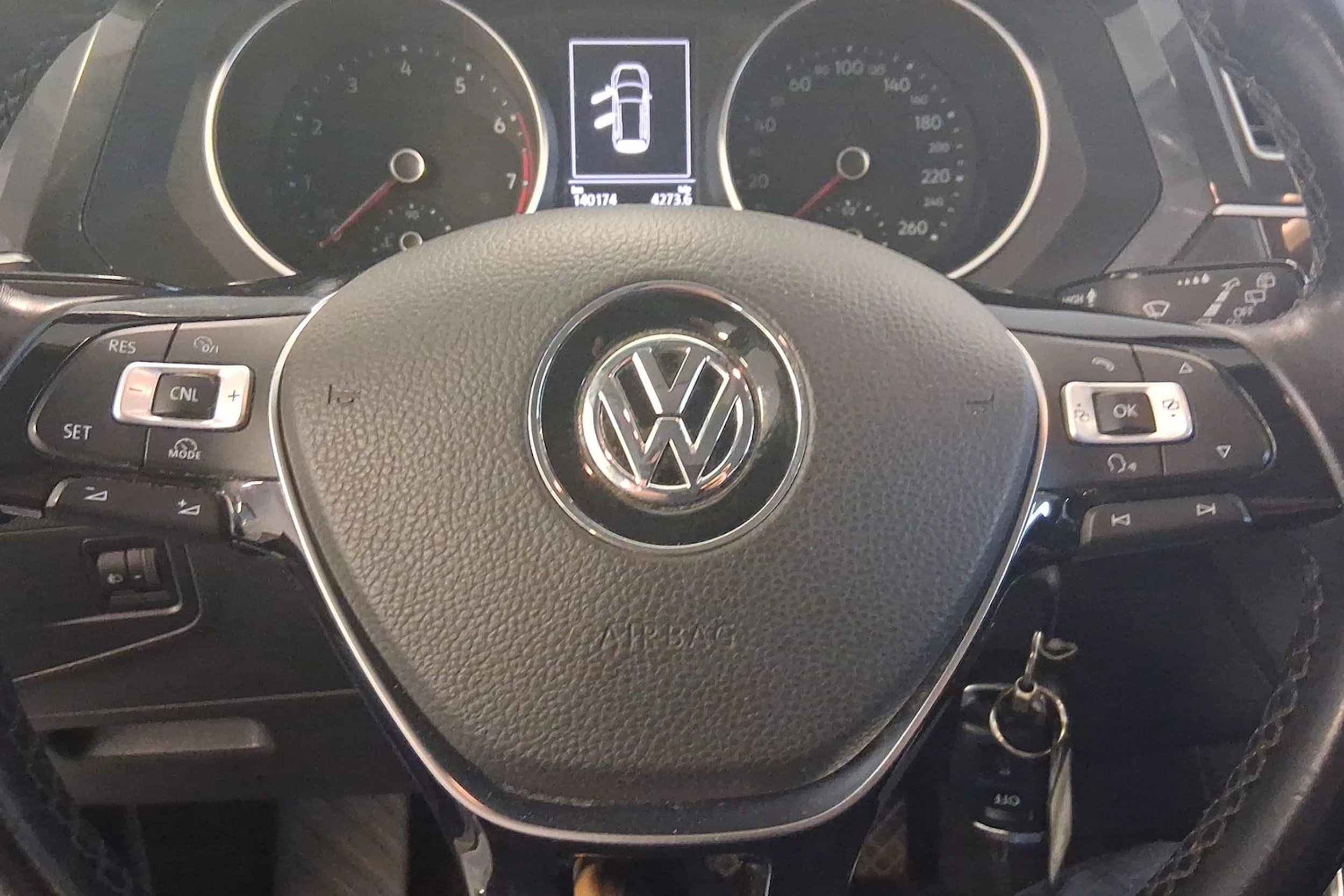 valkoinen Volkswagen Tiguan 2017 kuva 14.