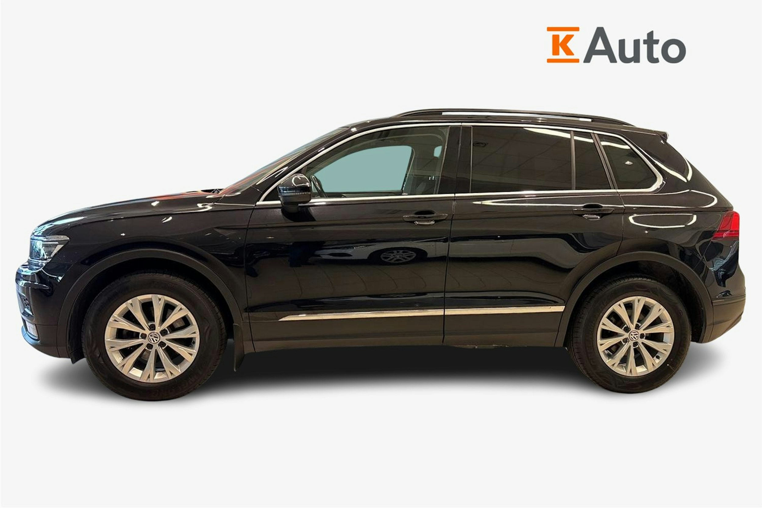 Musta Volkswagen Tiguan 2017 kuva 6.