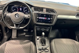Musta Volkswagen Tiguan 2017 kuva 9.