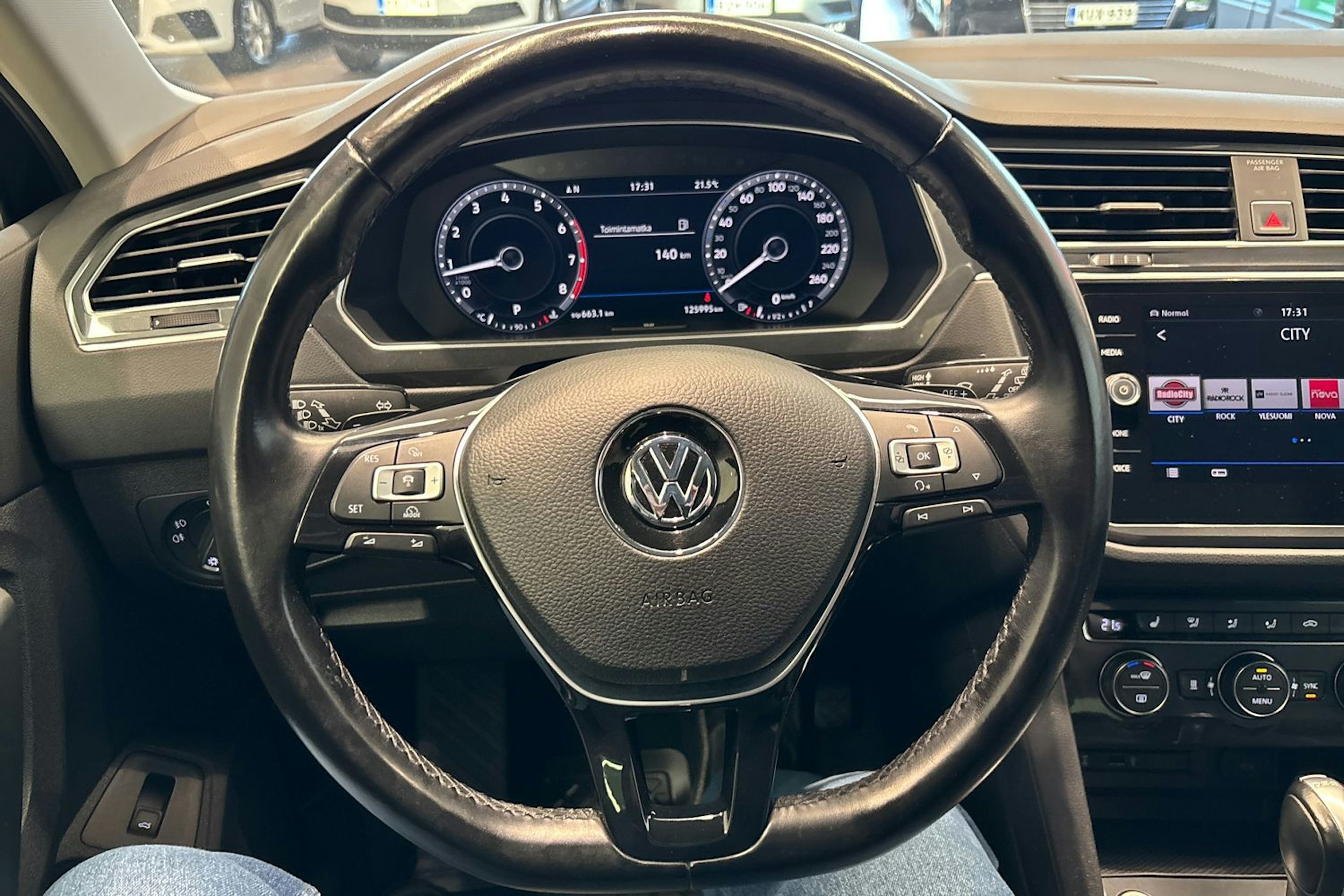 Musta Volkswagen Tiguan 2017 kuva 15.