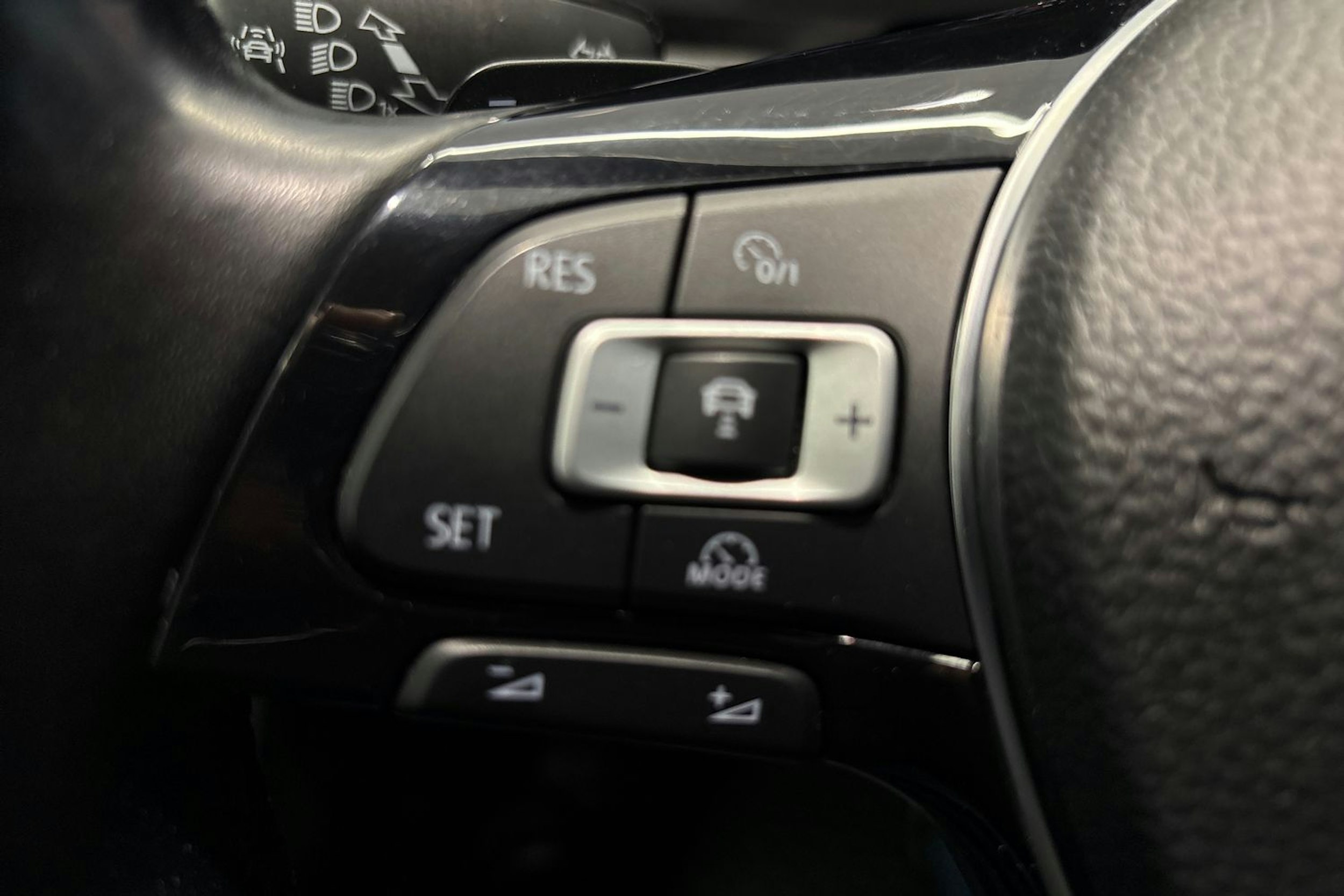 Musta Volkswagen Tiguan 2017 kuva 16.