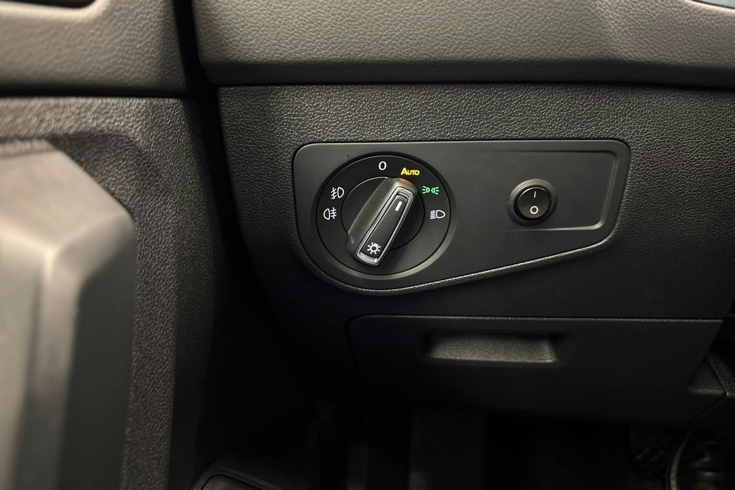 Musta Volkswagen Tiguan 2017 kuva 18.