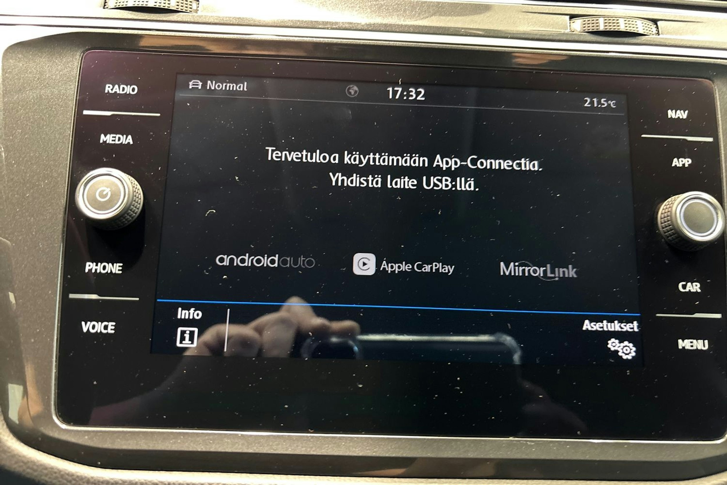 Musta Volkswagen Tiguan 2017 kuva 21.