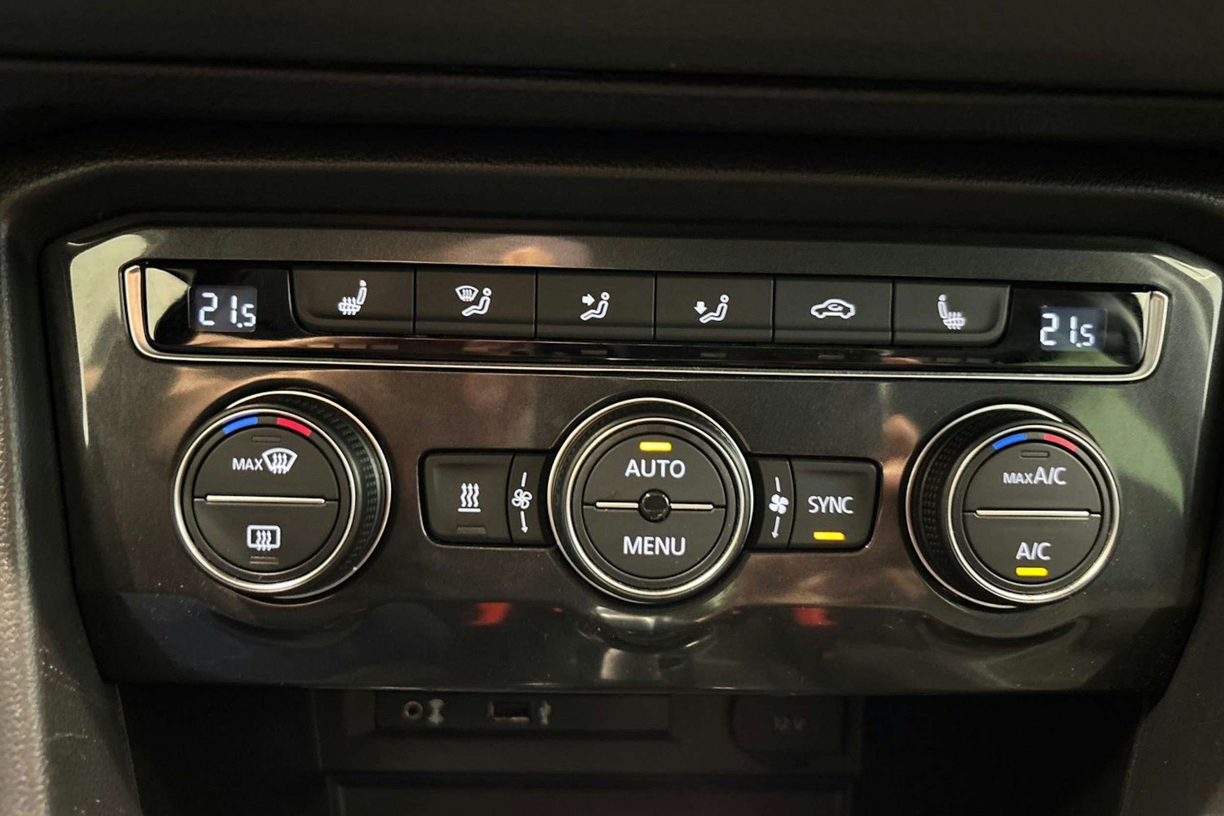 Musta Volkswagen Tiguan 2017 kuva 23.