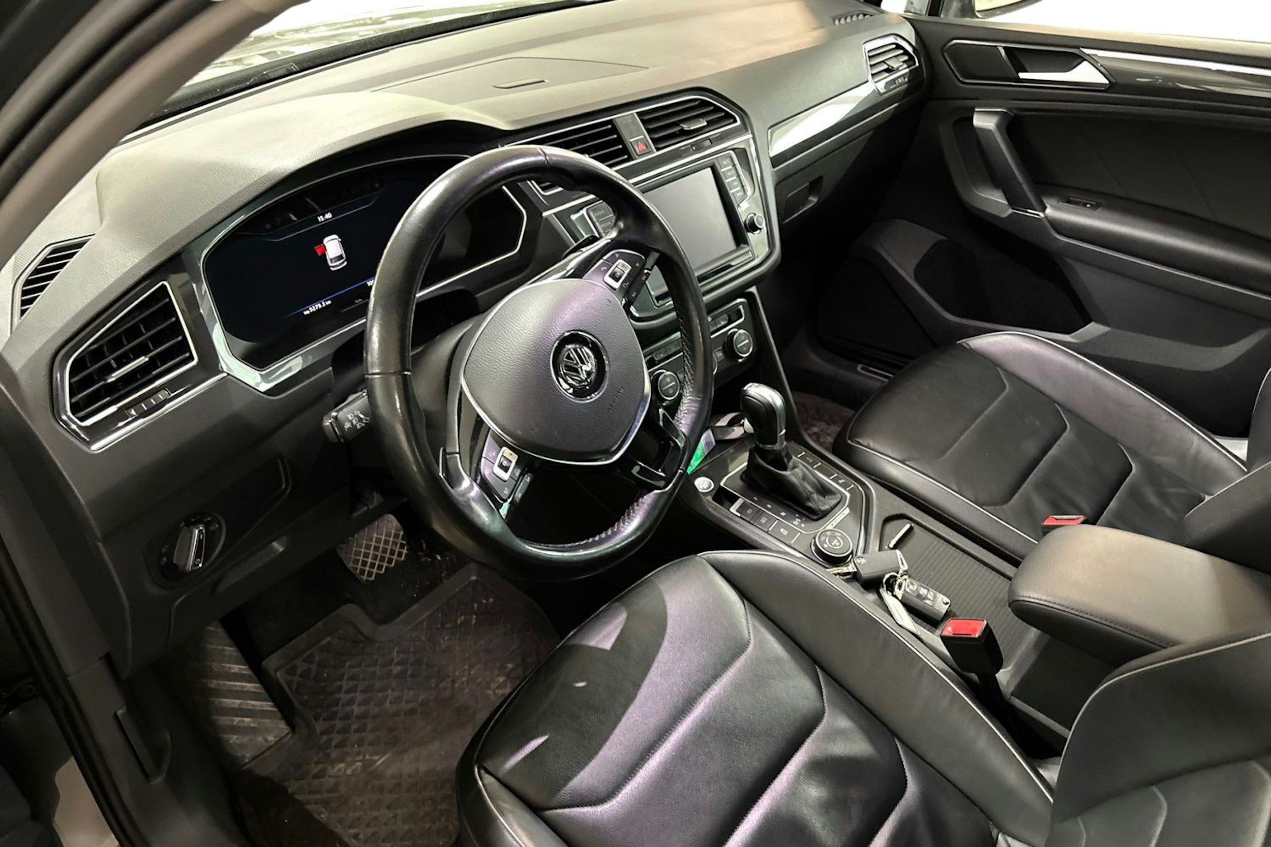 harmaa Volkswagen Tiguan 2017 kuva 3.