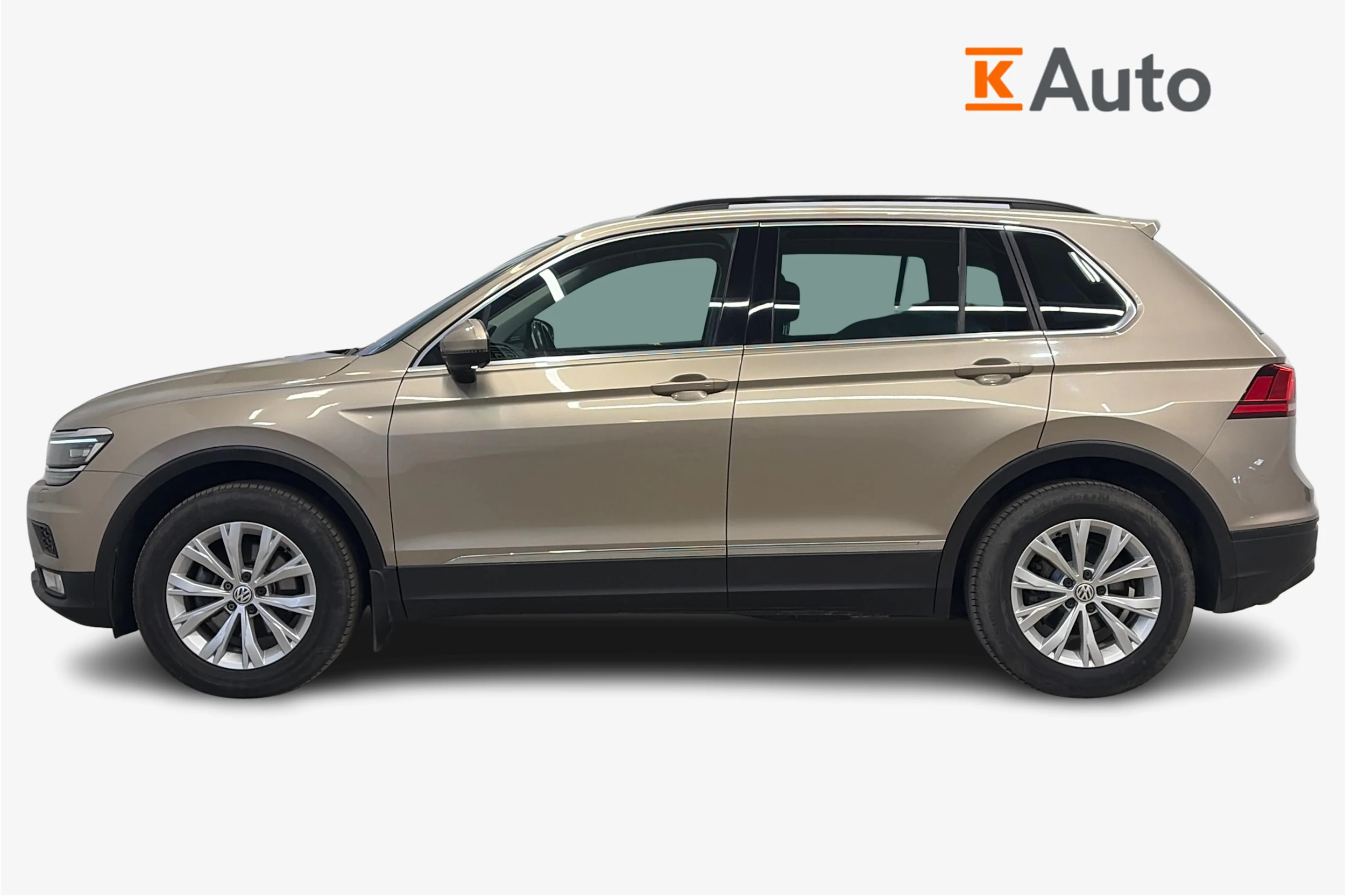 ruskea (beige) Volkswagen Tiguan 2017 kuva 5.