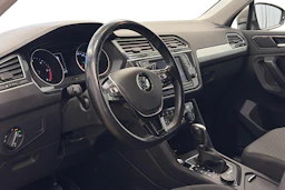 ruskea (beige) Volkswagen Tiguan 2017 kuva 6.