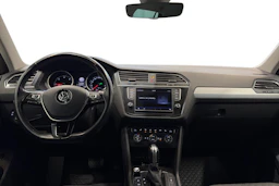 ruskea (beige) Volkswagen Tiguan 2017 kuva 7.