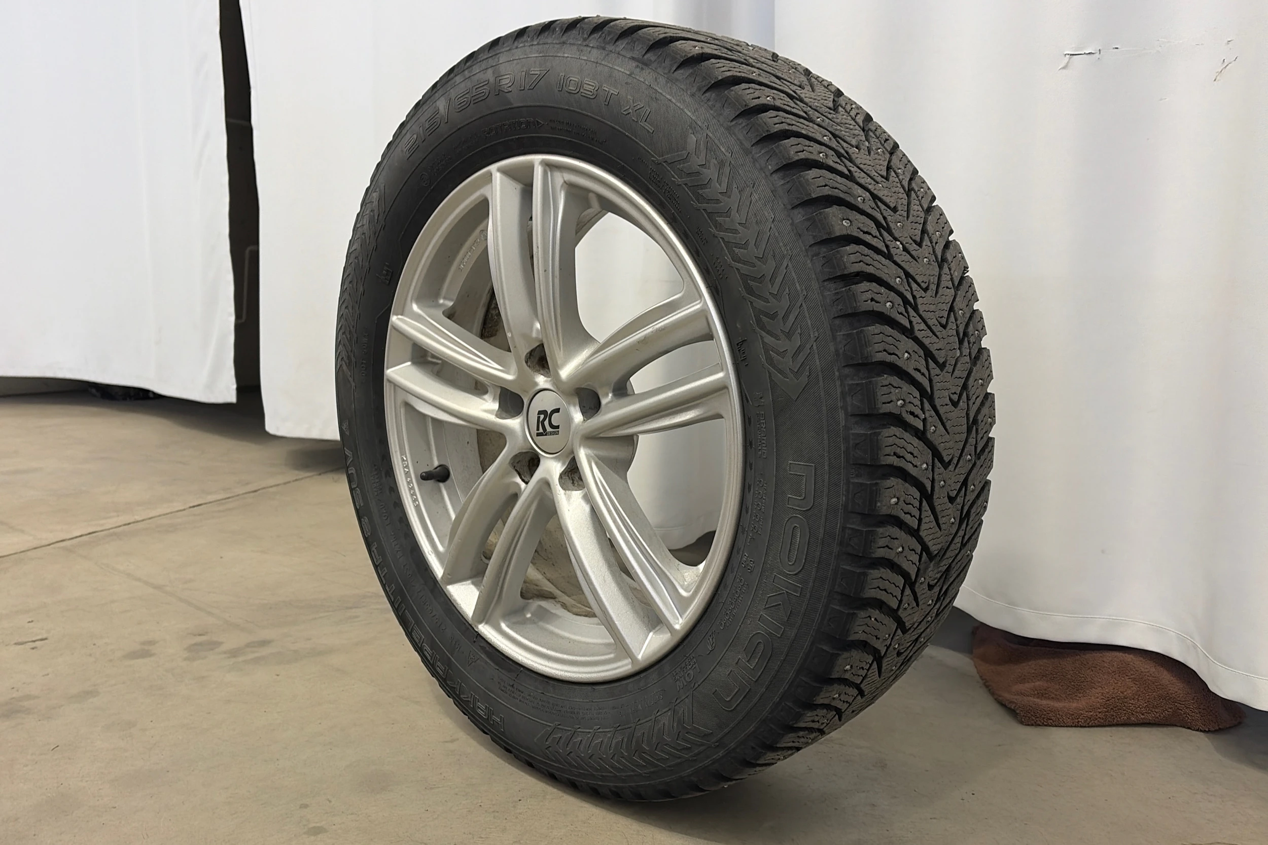 ruskea (beige) Volkswagen Tiguan 2017 kuva 10.