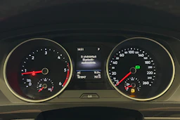 ruskea (beige) Volkswagen Tiguan 2017 kuva 13.