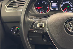 ruskea (beige) Volkswagen Tiguan 2017 kuva 14.