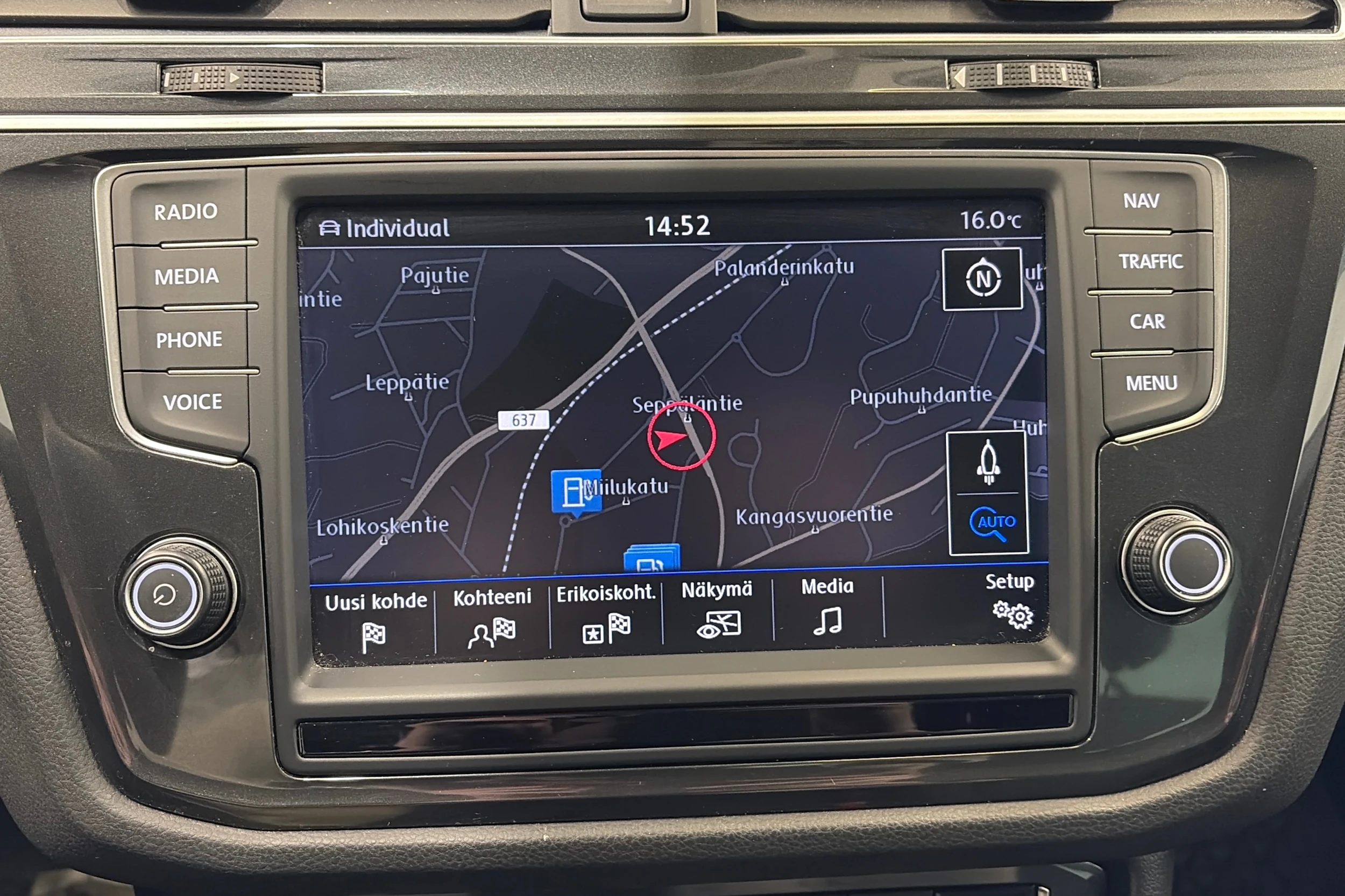 ruskea (beige) Volkswagen Tiguan 2017 kuva 17.