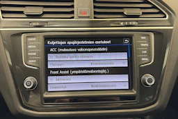 ruskea (beige) Volkswagen Tiguan 2017 kuva 18.
