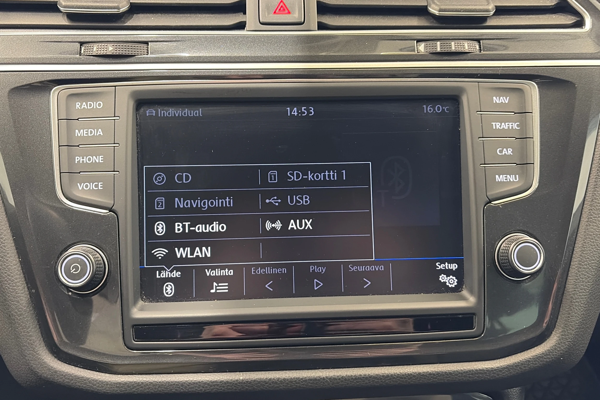 ruskea (beige) Volkswagen Tiguan 2017 kuva 19.