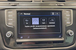 ruskea (beige) Volkswagen Tiguan 2017 kuva 21.