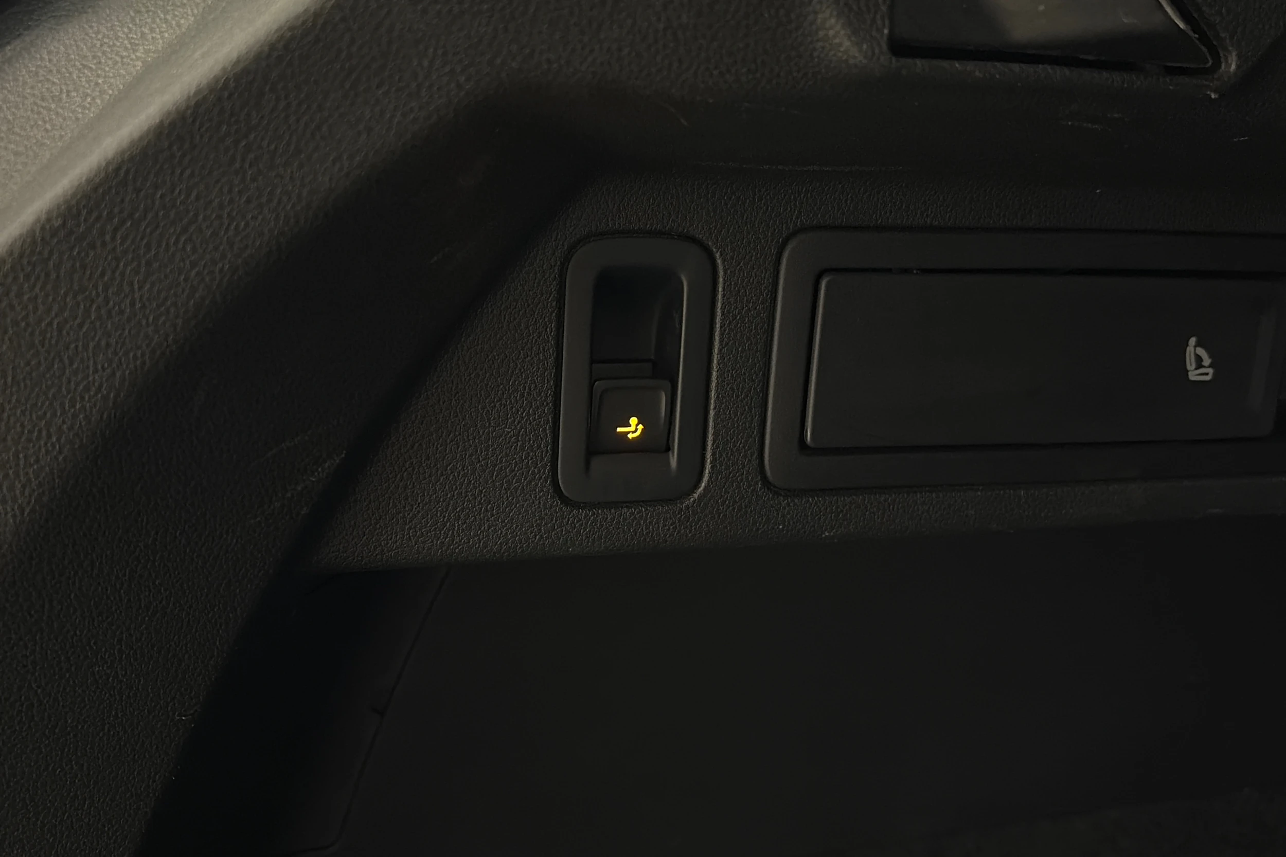 ruskea (beige) Volkswagen Tiguan 2017 kuva 25.