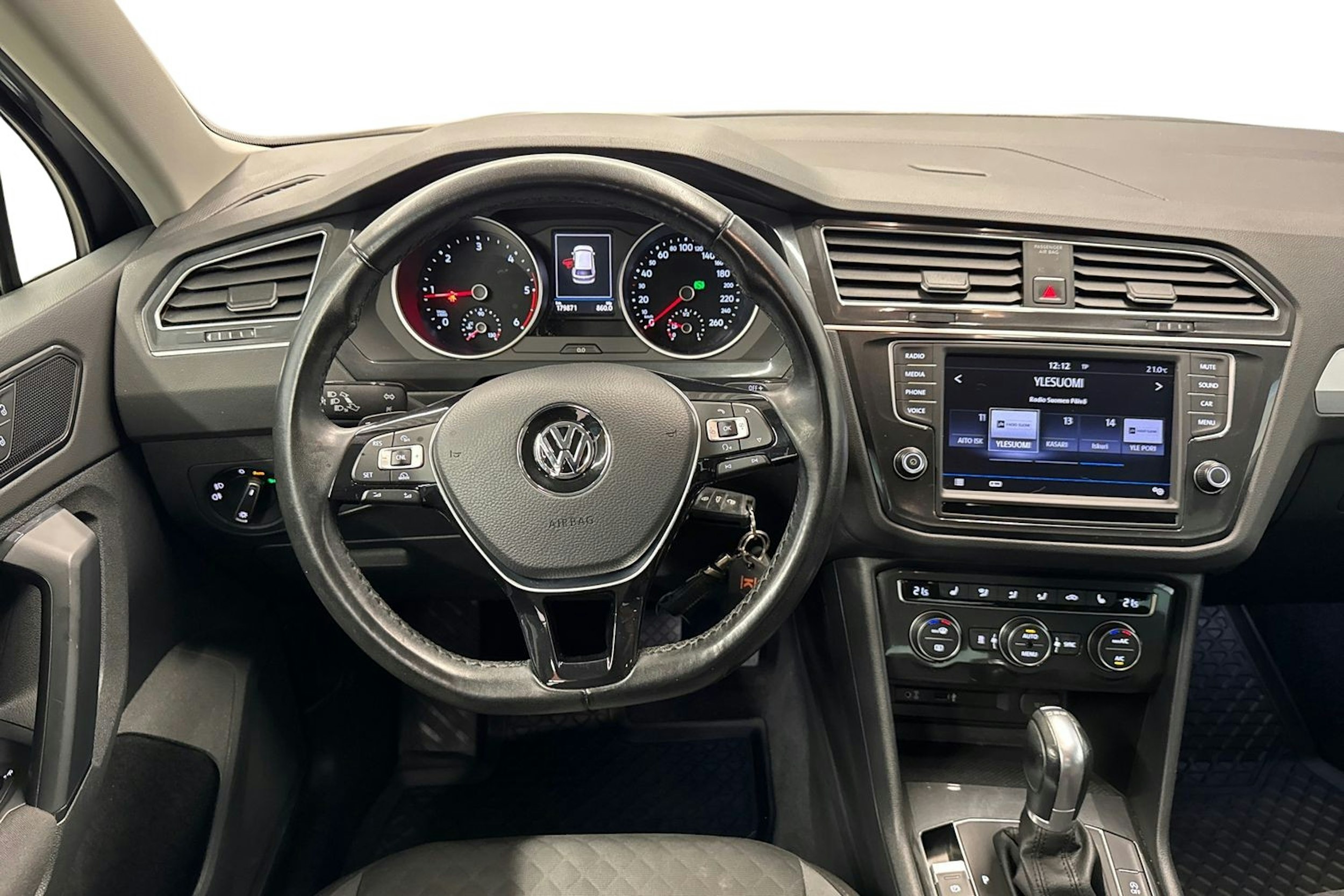 harmaa Volkswagen Tiguan 2017 kuva 9.